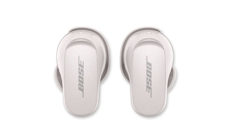 سماعتي أذن بيضاء اللون من علامة Bose QuietComfort Earbuds II